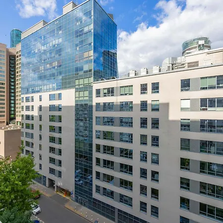 Centre Modern Remote Working Smart Tv & Wifi