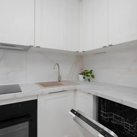 Modern Apartment In Center, Remote Working, Smart Tv & Wifi By Noclegi Renters