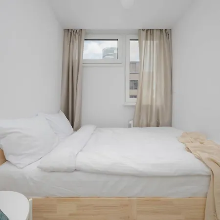 Modern Apartment In Center, Remote Working, Smart Tv & Wifi By Noclegi Renters *