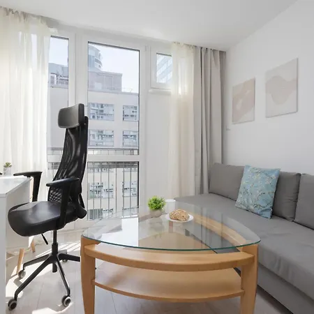 Modern In Center, Remote Working, Smart Tv & Wifi By Renters * ワルシャワ