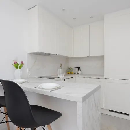 Modern In Center, Remote Working, Smart Tv & Wifi By Renters ワルシャワ