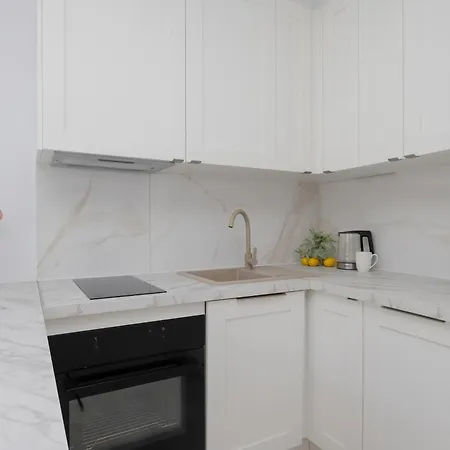 Modern In Center, Remote Working, Smart Tv & Wifi By Renters *